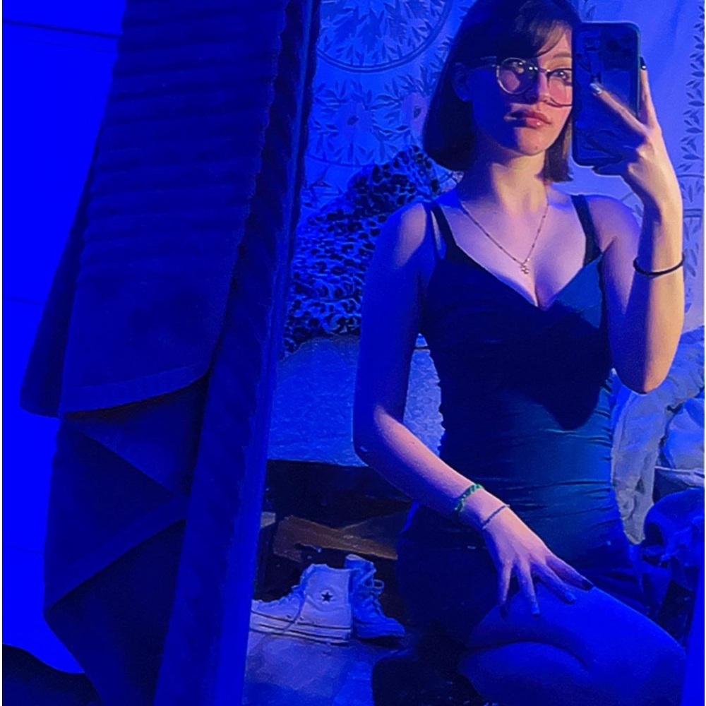 Short blue dress